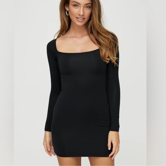 Aritzia Dresses & Skirts - Aritzia Wilfred Free Medium Black Long Sleeve Mini Dress